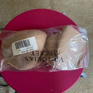 NWT Victoria Secrets BBV bra nude